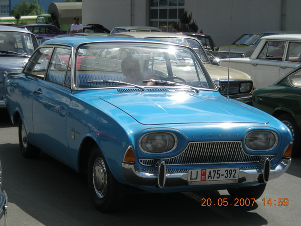 Oblikovalsko povsem neprimerljiv z zgornjim je Ford Taunus 17M P3 196064 